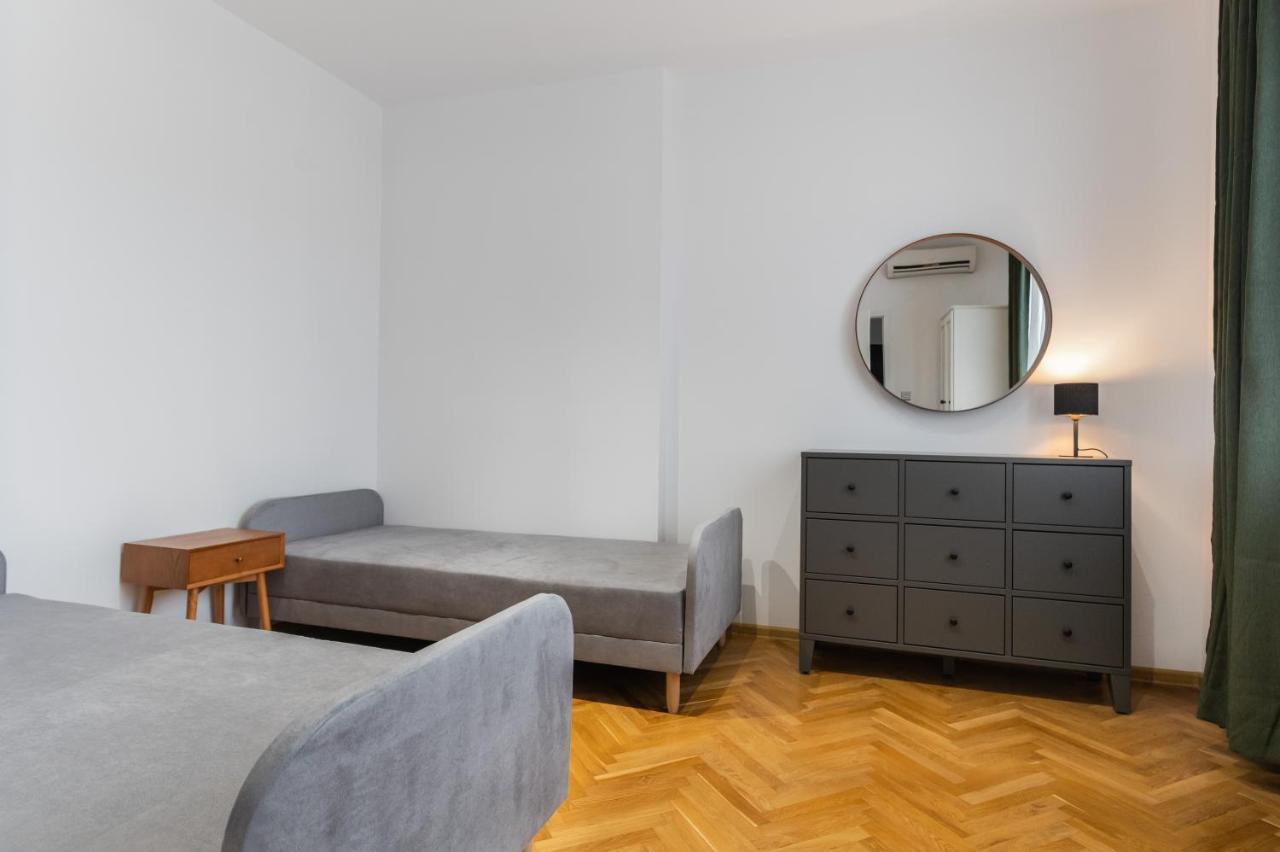 Industrial 2-Bdr Flat By The National Stadium Sofia Esterno foto