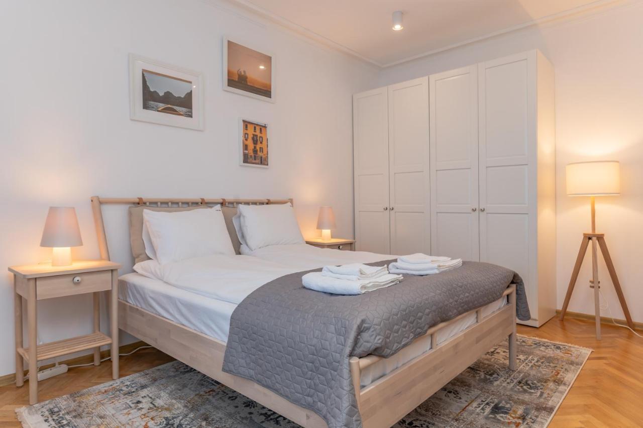 Industrial 2-Bdr Flat By The National Stadium Sofia Esterno foto